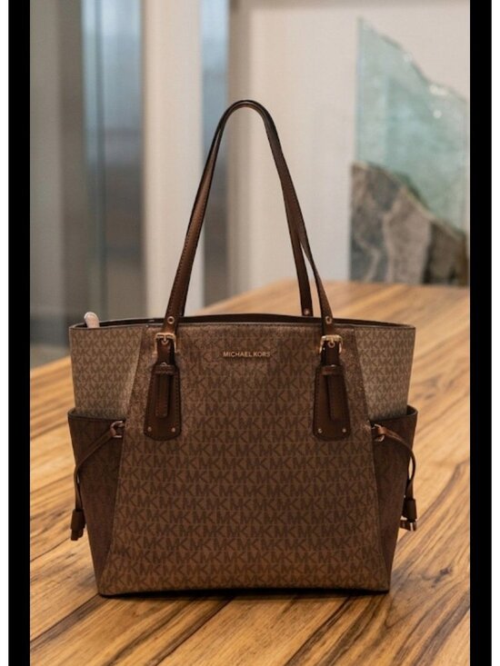 Michael Kors Handbags - Michael Kors Voyager Color Block Signature Logo Tote Shoulder Bag